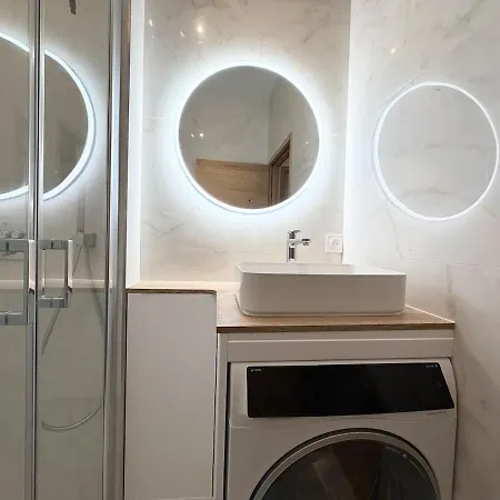 Le Cap 101, Au Pied De La Digue De