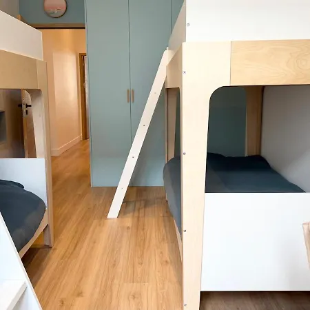 Le Cap 101, Au Pied De La Digue De *