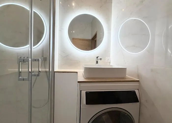 Le Cap 101, Au Pied De La Digue De