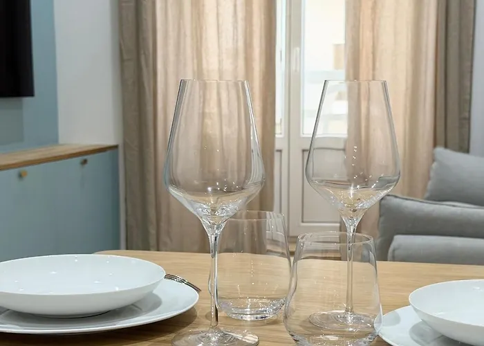 Le Cap 101, Au Pied De La Digue De Wimereux