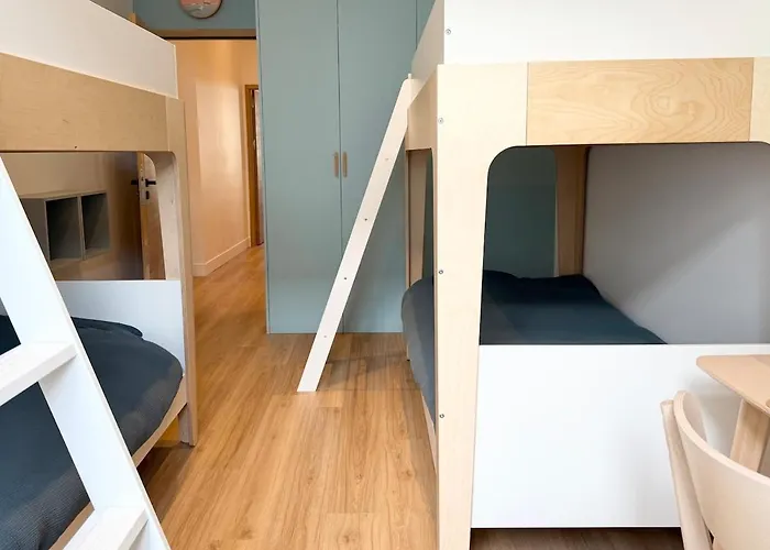 Le Cap 101, Au Pied De La Digue De *